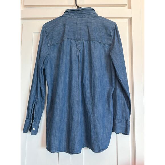 Loft chambray "the Softened shirt" in M.  button up. 100% Cotton - Picture 2 of 8